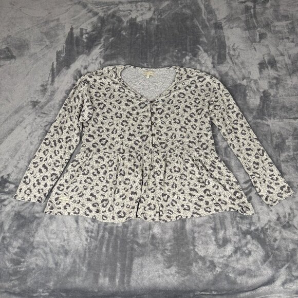 Simply Southern Gray Leopard V-Neck Peplum Sweater Button Front Women’s Sz Large - Picture 1 of 7